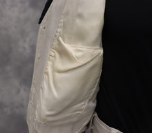 Lataa kuva Galleria-katseluun, Valkoinen nahkapuku
