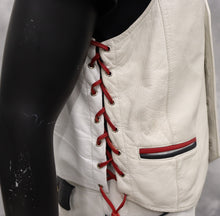 Lataa kuva Galleria-katseluun, Valkoinen nahkapuku