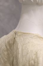 Lataa kuva Galleria-katseluun, Naisten kermanvalkoinen vintagemekko