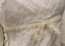 Lataa kuva Galleria-katseluun, Naisten kermanvalkoinen vintagemekko