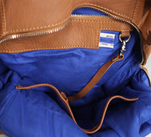 Lataa kuva Galleria-katseluun, Lumi nahkareppu