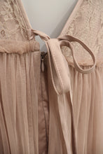 Lataa kuva Galleria-katseluun, Naisten tyllimekko