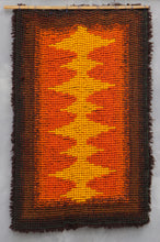 Lataa kuva Galleria-katseluun, Villaryijy / -matto 65 x 105 cm
