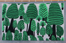 Lataa kuva Galleria-katseluun, Verhokappa, Marimekko, ”Metsän väki”, 80 cm x 560 cm
