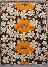 Lataa kuva Galleria-katseluun, Ruskeat verhot valkoisilla ja oransseilla kukilla
