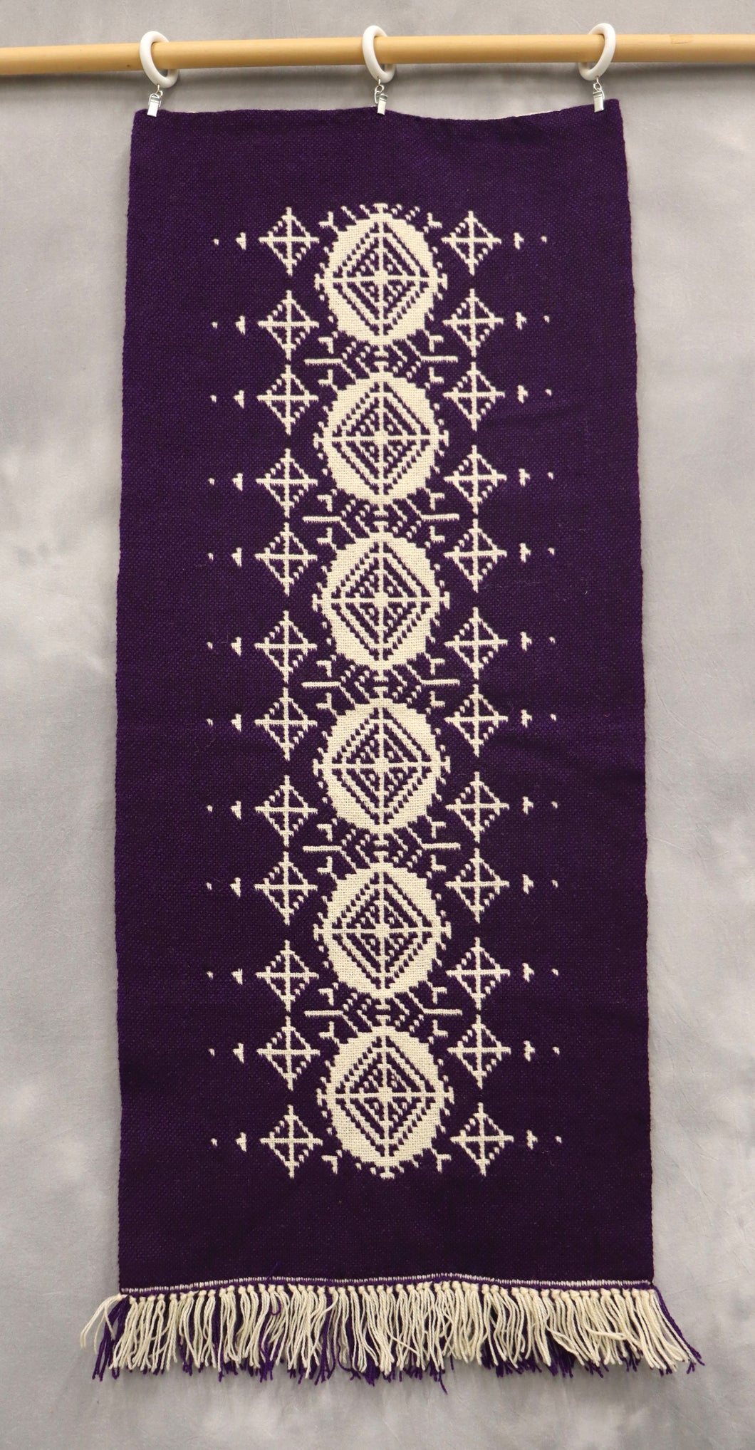 Violetti täkänä
