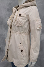 Lataa kuva Galleria-katseluun, Odd Molly valkoinen karvavuoritakki
