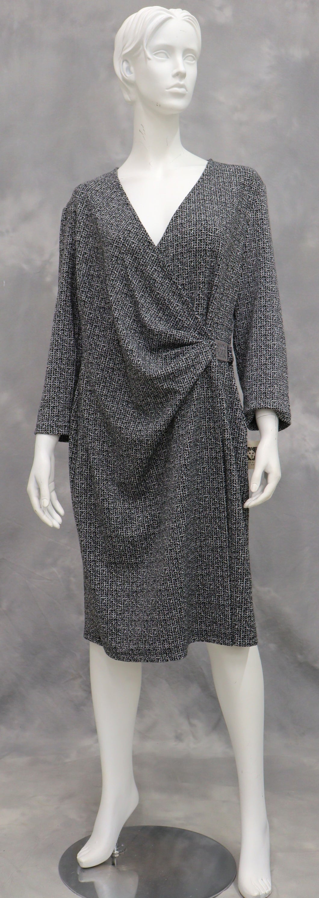 Vähän käytetty Anne Klein kietaisumekko