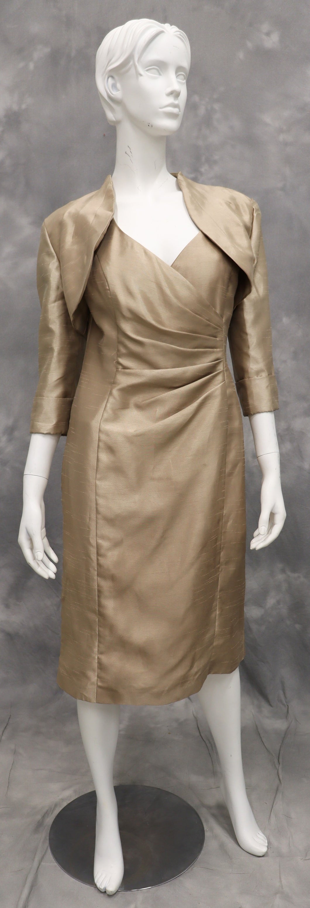 Naisten juhlamekko ja bolero