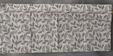 Lataa kuva Galleria-katseluun, 3 kpl valkoiset lehtikuvioiset kappaverhot
