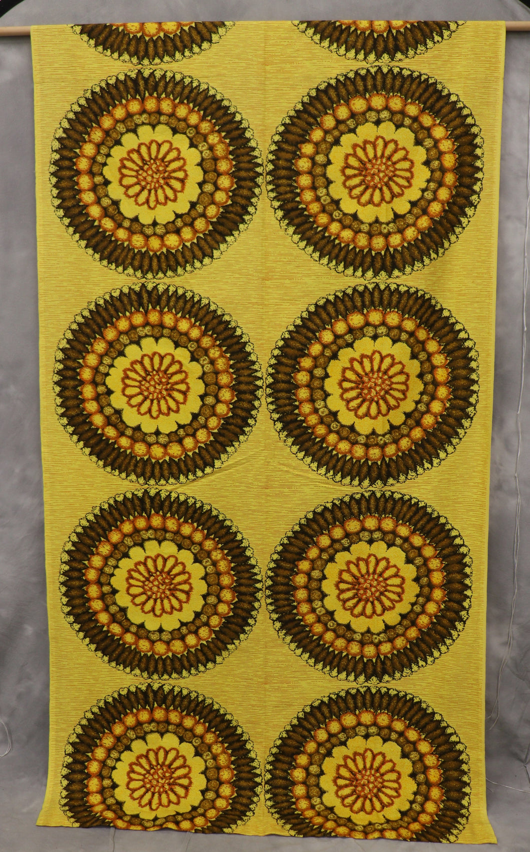 Keltainen pitkä retroverho 220 x 120 cm