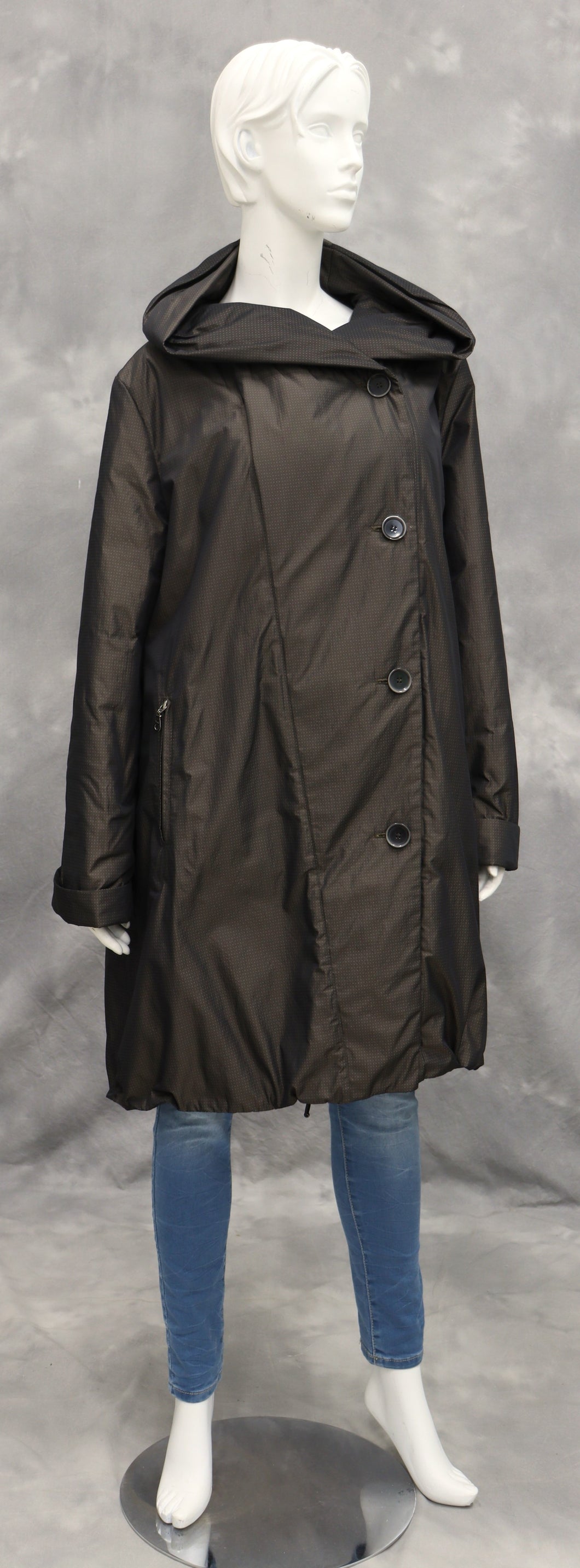 Naisten ruskea kevyttoppatakki