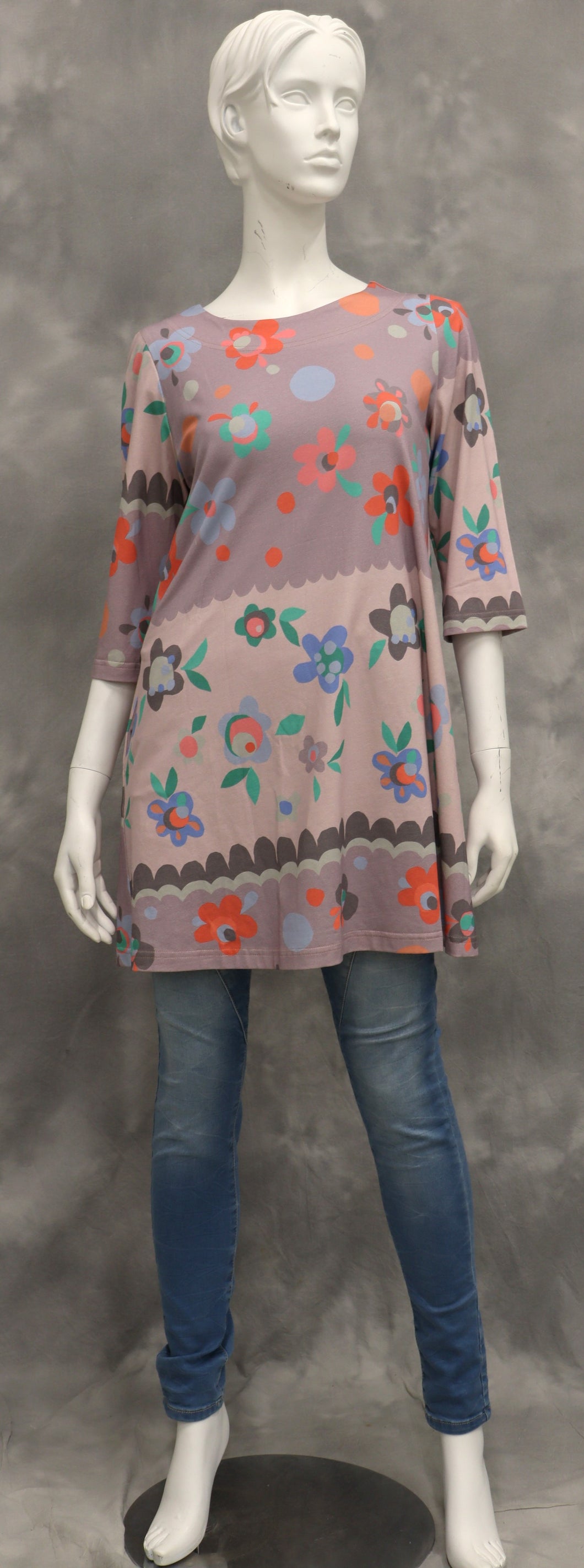 Virkkukoukkunen naisten trikootunika